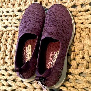 Sketchers air cooled memory foam shoes